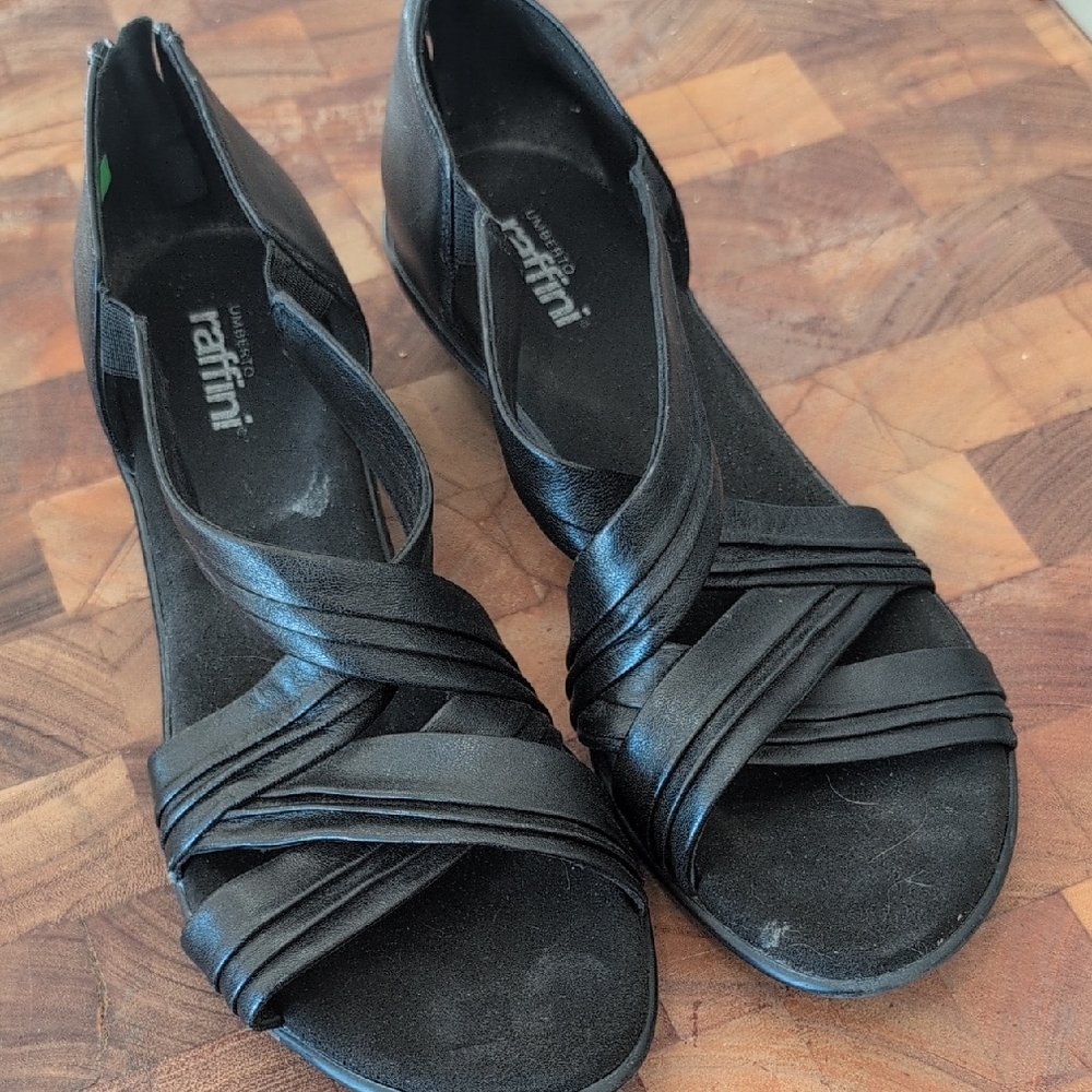 Raffi Women's Black Crisscross Sandals
